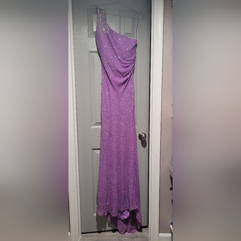 Scala long, lavender evening dress. Size 6. Never been worn, no tags.